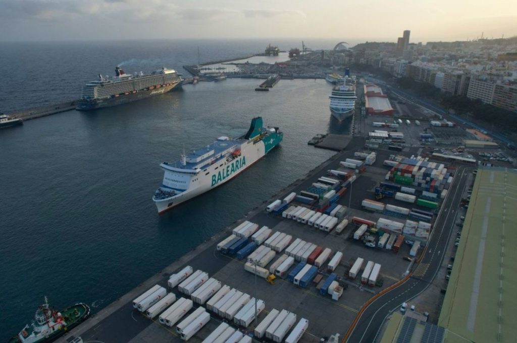 Tenerife planea una vía marítima con Huelva que contamine menos