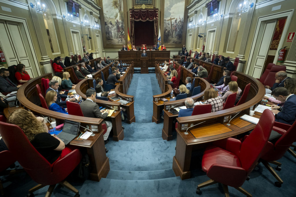 Canarias aprobará un decreto para agilizar licencias y viviendas asequibles incentivadas