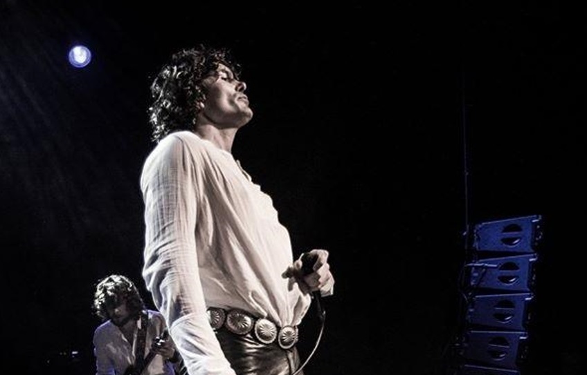 Danny van Veldhuizen, vocalista del grupo The Doors in concert