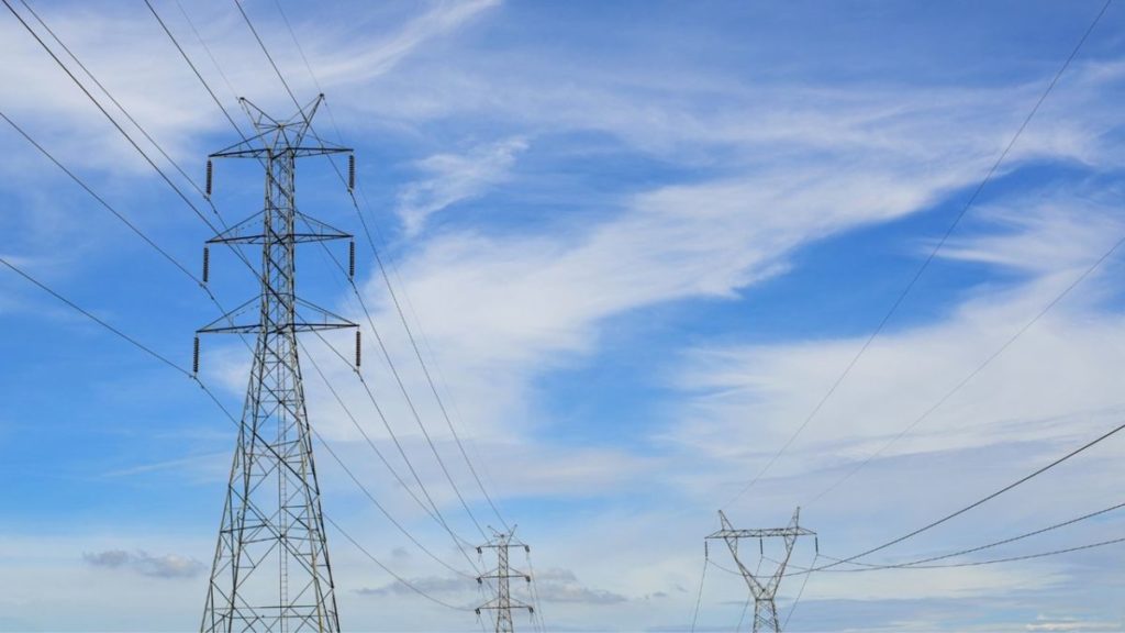 Sánchez se reúne con las eléctricas tras advertir que exigirá responsabilidades