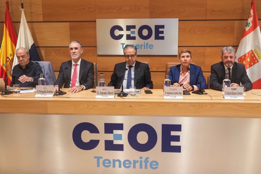 Manuel Maynar, Fernando Jiménez, Antonio Alarcó y Roberto Carlos Rey, durante la jornada celebrada en la sede de la CEOE. Sergio Méndez