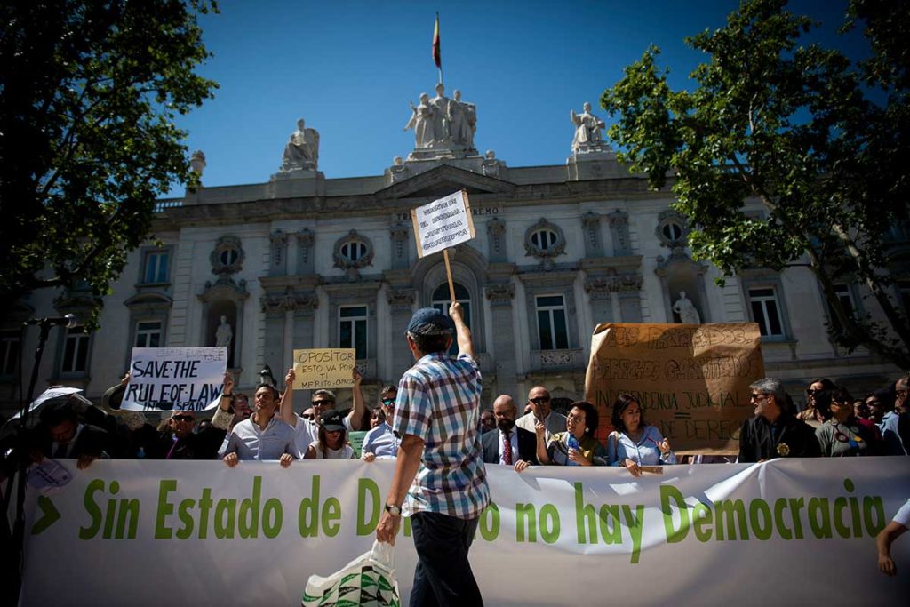 Jueces y fiscales se concentran frente al Supremo contra las reformas del Gobierno como antesala a la huelga