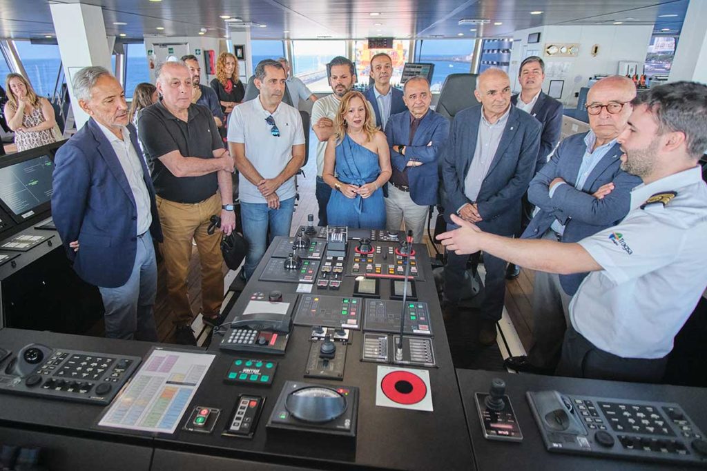 El buque oceanográfico Odón de Buen visita por primera vez Canarias