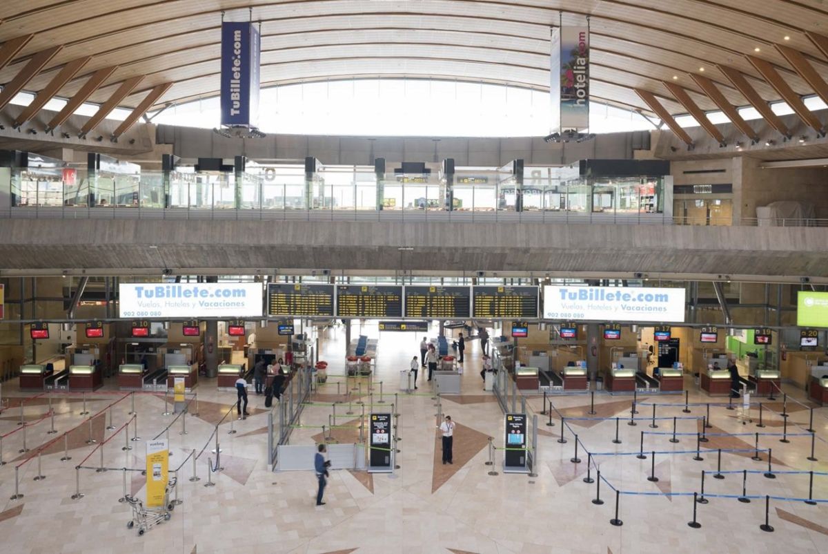 La Guardia Civil, atónita: detiene a un pasajero en Tenerife Norte con más de 80 teléfonos móviles robados