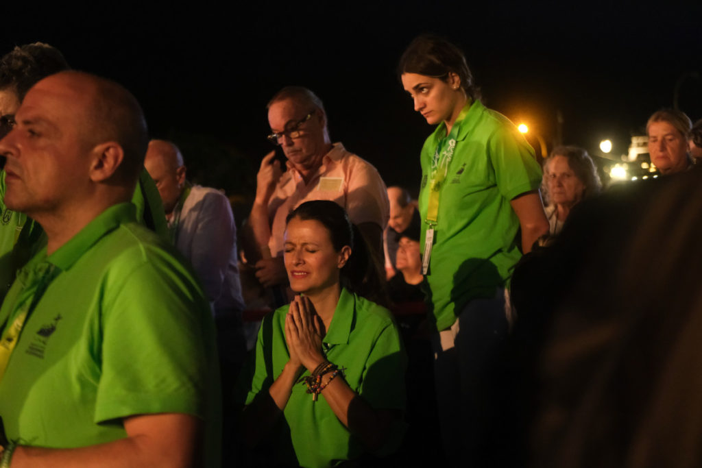 Miles de santacruceros despiden con emoción a la Virgen de CandelariaMiles de santacruceros despiden con emoción a la Virgen de Candelaria