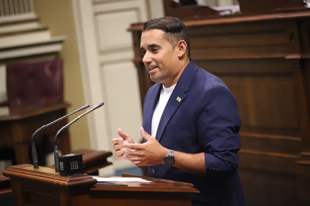 Yoné Caraballo pide el amparo del Parlamento de Canarias por vulneración de derechos