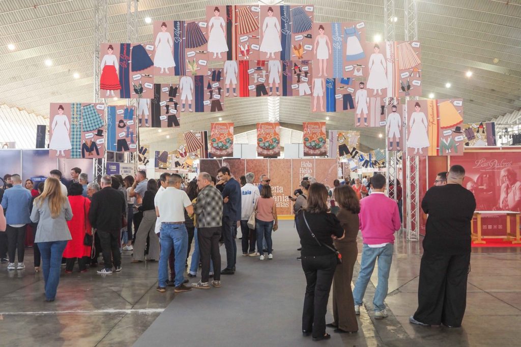 El Recinto Ferial de Santa Cruz de Tenerife reúne hasta el lunes a 140 artesanos isleños