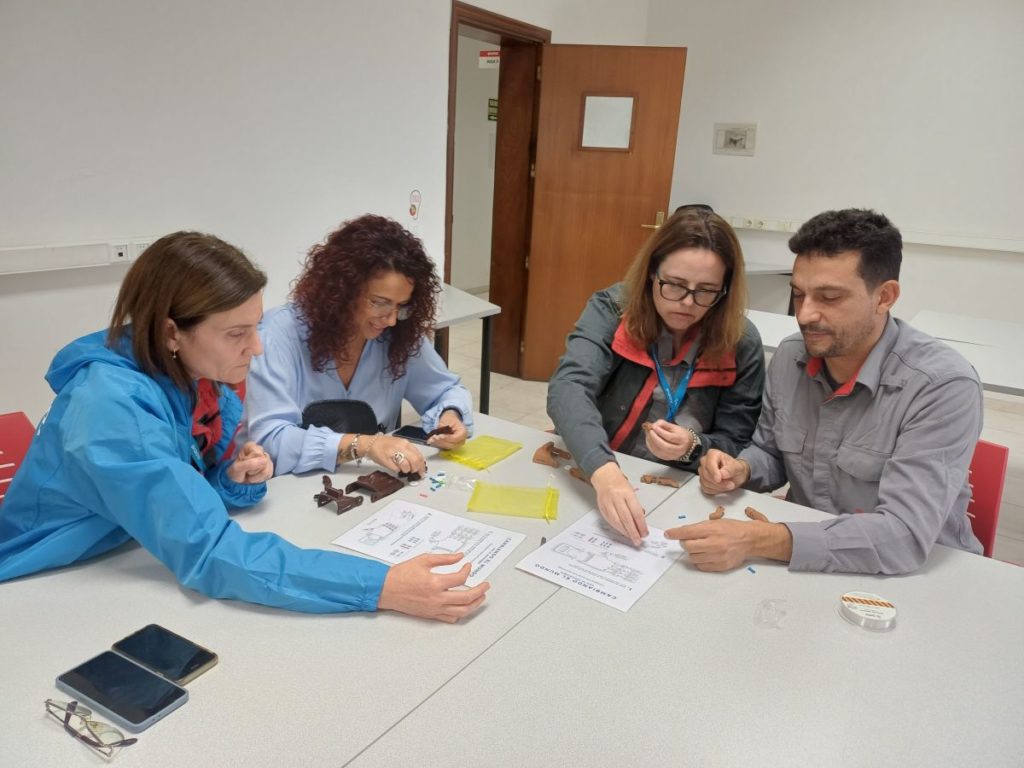 Fundación Moeve y Ayúdame 3D impulsan un voluntariado de creación de prótesis de manos para personas con discapacidad