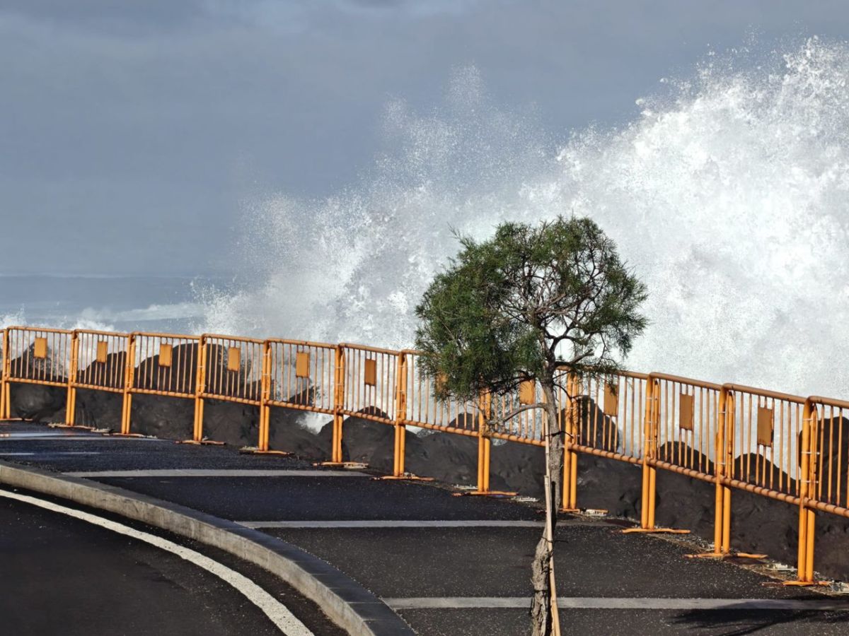 El alcalde de Garachico lo confirma: cierre total de avenidas ante la 'amenaza' de olas de 5 metros