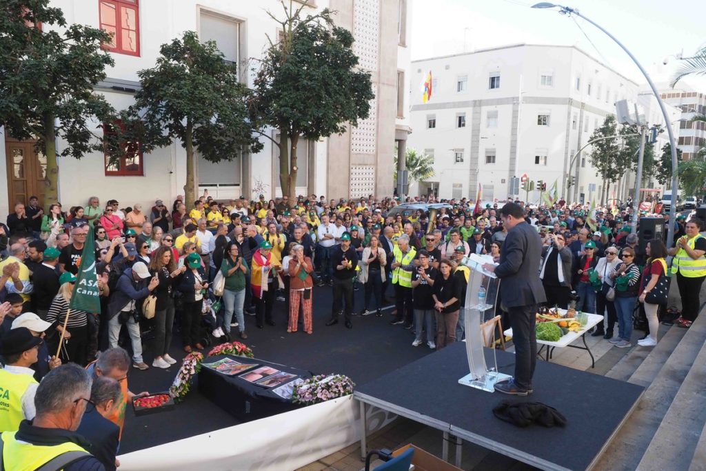 El sector primario clama frente a Subdelegación de Gobierno en Tenerife por la "sensibilidad" de Europa con Canarias