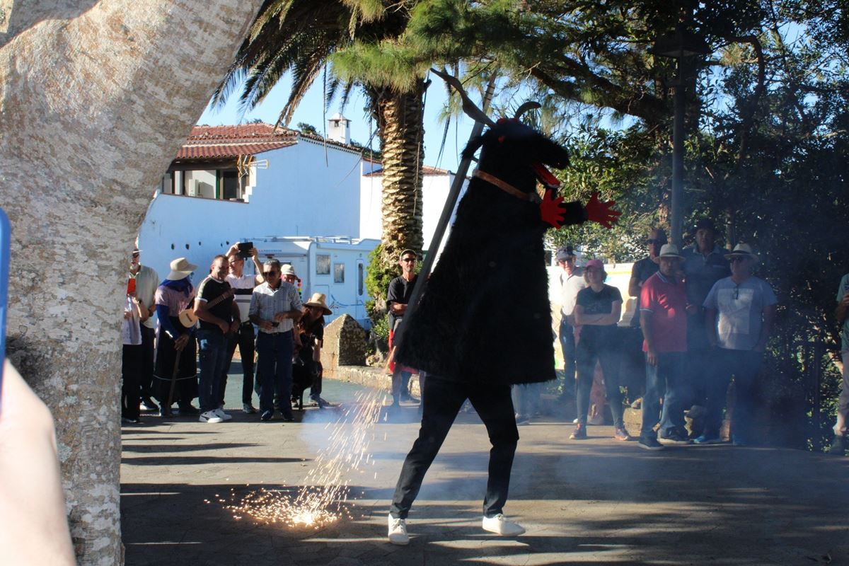 El carnaval donde no hay purpurina, sino diablos: la joya ancestral que resiste en Teno Alto