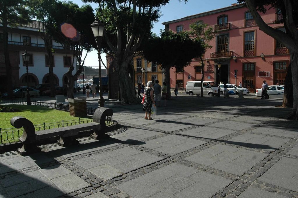 Atropellan a una mujer en la plaza del Adelantado de La Laguna