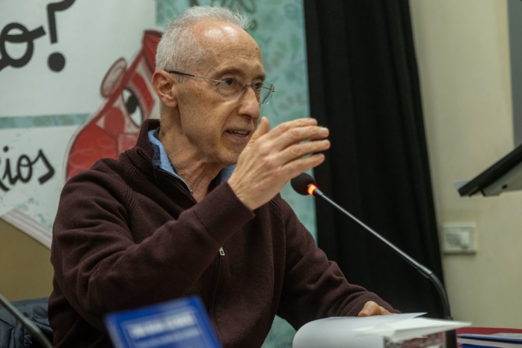 Journalist Carmelo Rivero Ferrera Publishes First Poetry Collection in 50 Years