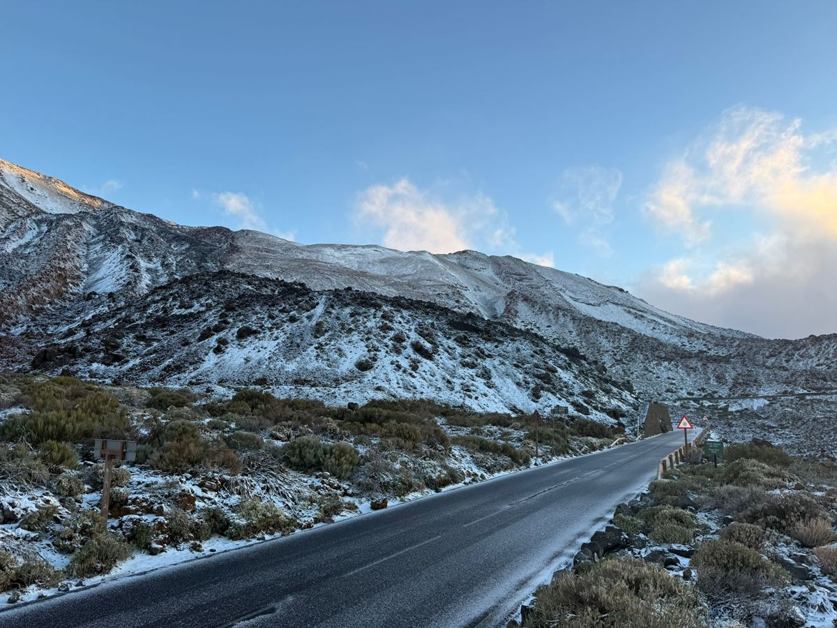 El Teide vuelve a abrir sus puertas: así están las carreteras tras el cierre por hielo