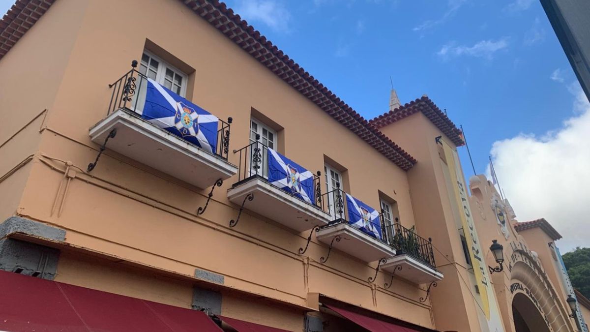 La iniciativa del CD Tenerife para la semana más especial: "Engalana tu balcón"