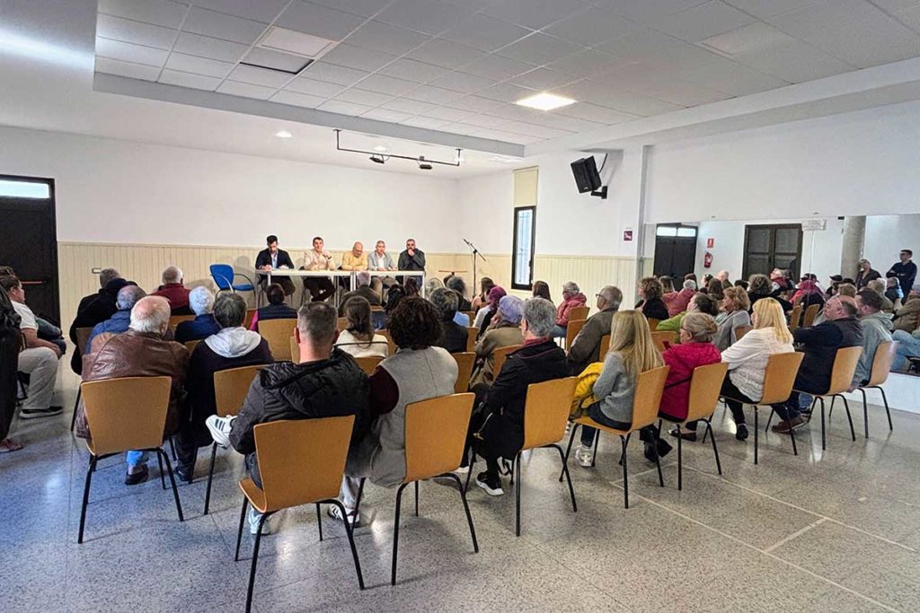 Reunión celebrada entre el Ayuntamiento de La Laguna y los vecinos de Las Chumberas