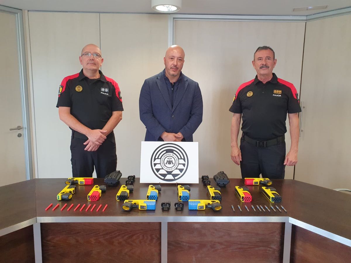 La Policía Canaria ya tiene sus nuevas pistolas táser: así cambiarán las detenciones en las islas
