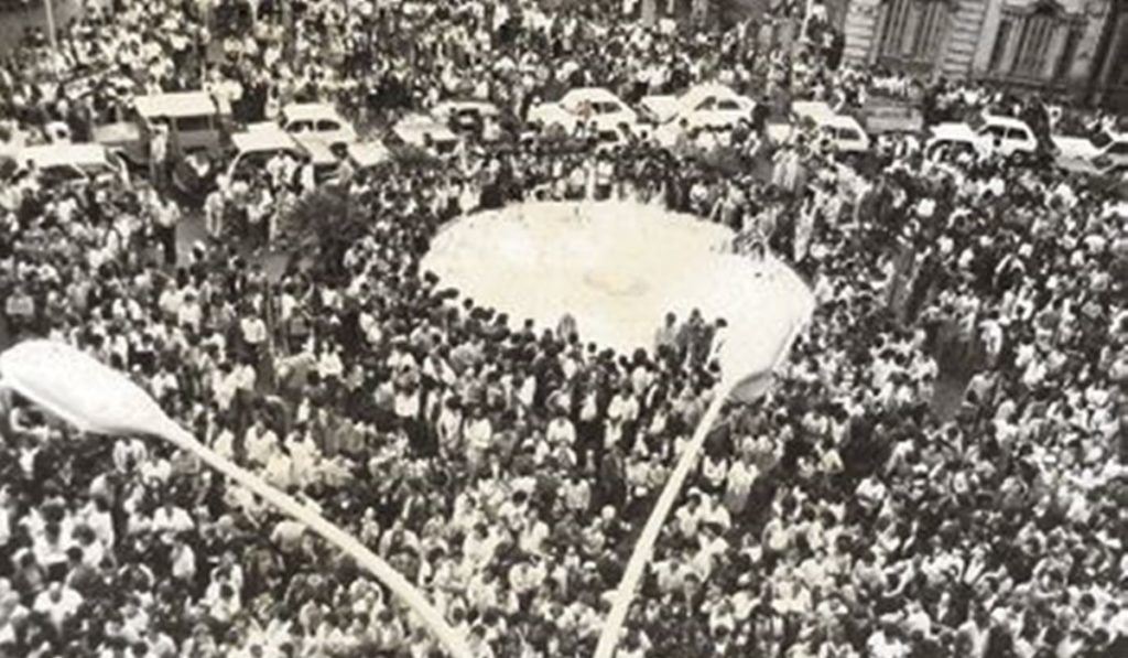 Celebración en la antigua Plaza de la Paz, año 1983. Fondo histórico CDT