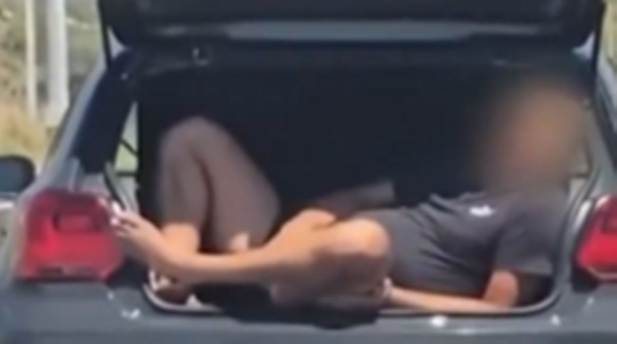 Un hombre en el maletero de un coche en Güímar, Tenerife