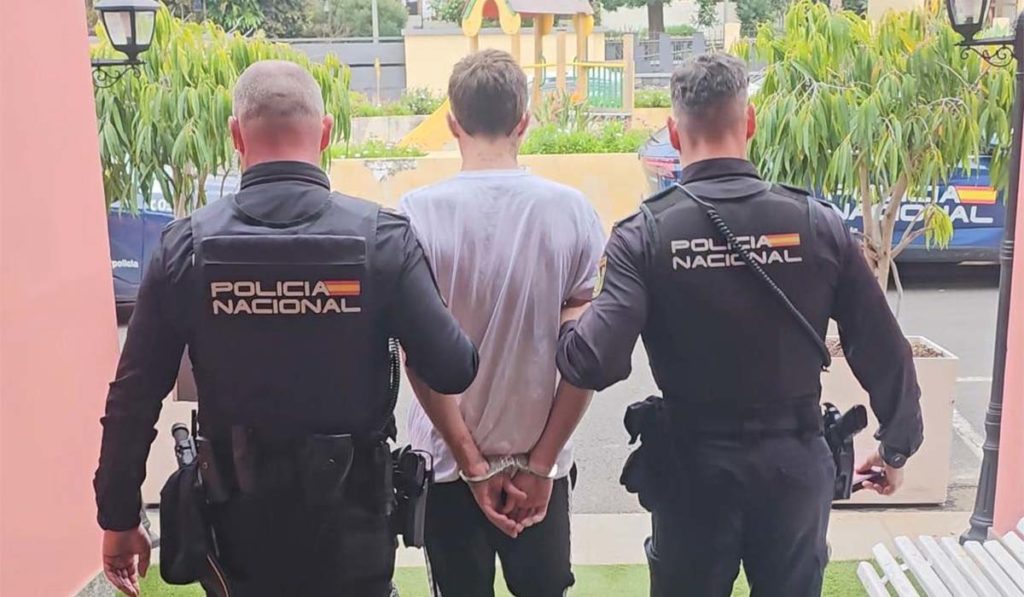 Cae el tr&iacute;o que aterrorizaba a Puerto de la Cruz: se escond&iacute;an en un hotel tras asaltar a punta de navaja