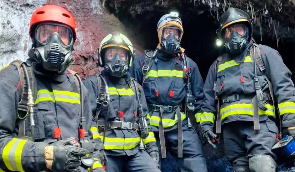 El IGME toma muestras de fumarolas en Cumbre Vieja de más de 600 grados