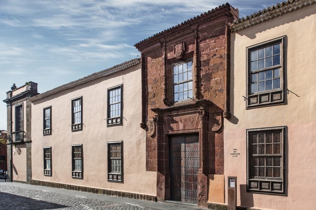 Detalle de la fachada restaurada de la Casa del Corregidor en San Cristóbal de La Laguna, Tenerife, del siglo XVI