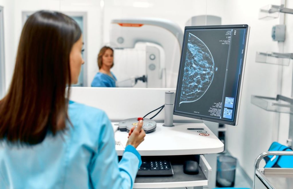 Canarias ampliará las pruebas de detección del cáncer de mama a mujeres de 49 y 70 años en 2027