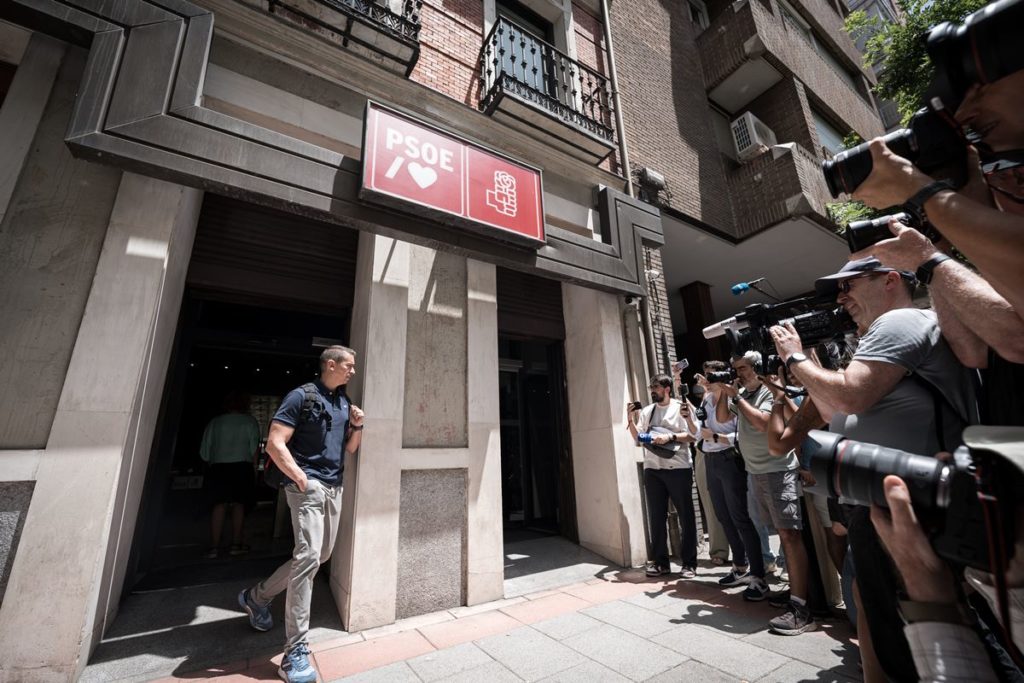 La UCO registra la sede del PSOE en Ferraz en una operación contra la presunta financiación ilegal del partido