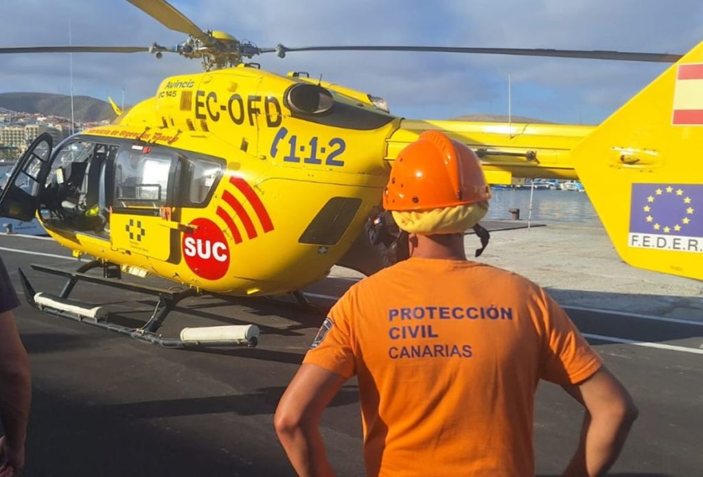 Helicóptero medicalizado del SUC tomando tierra para una evacuación de emergencia