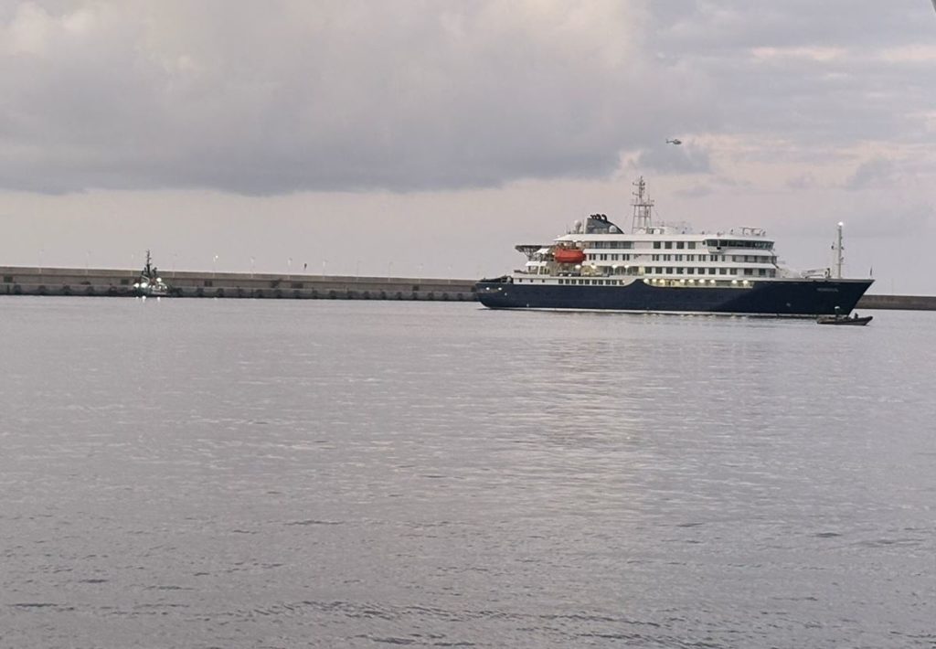 EN DIRECTO | Todo listo para el desembarco del MV Hondius, con un brote de hantavirus, en Granadilla