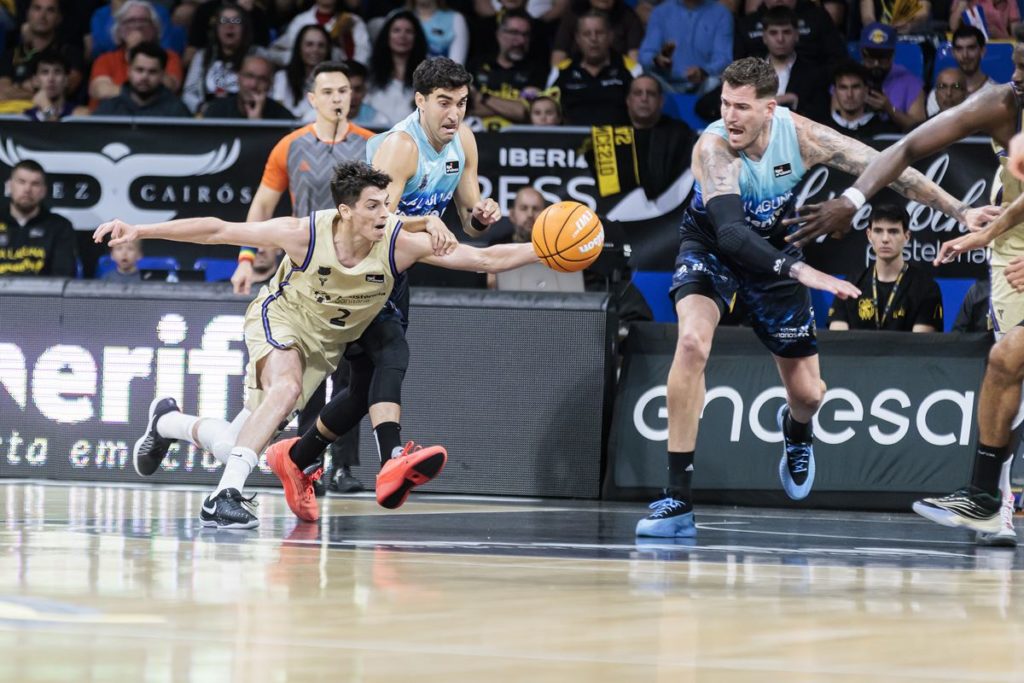 La Laguna Tenerife solo cede al final ante el Barça (97-102)