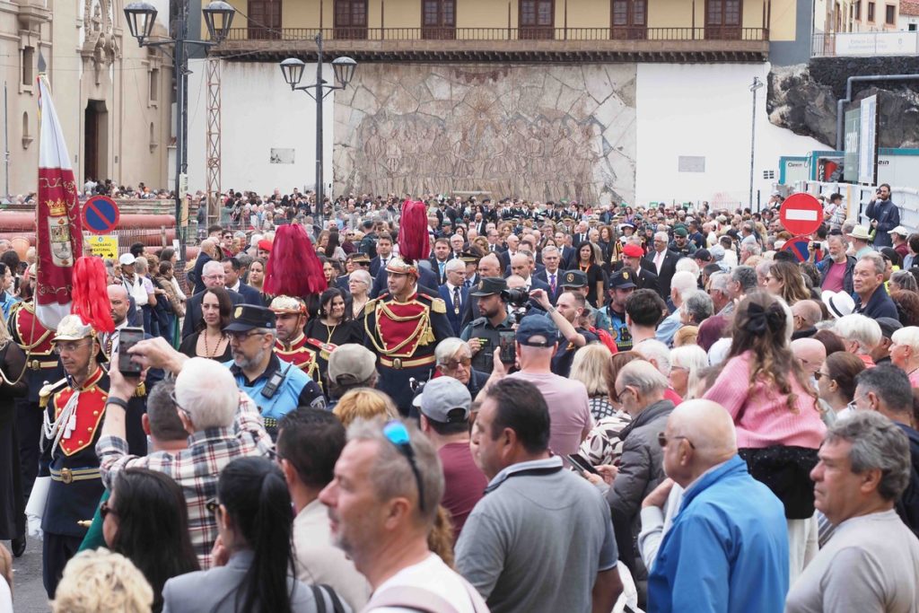 Recogen firmas para cambiar la fecha del Día de Tenerife: “Hay que respetar la festividad de la Virgen de Candelaria”