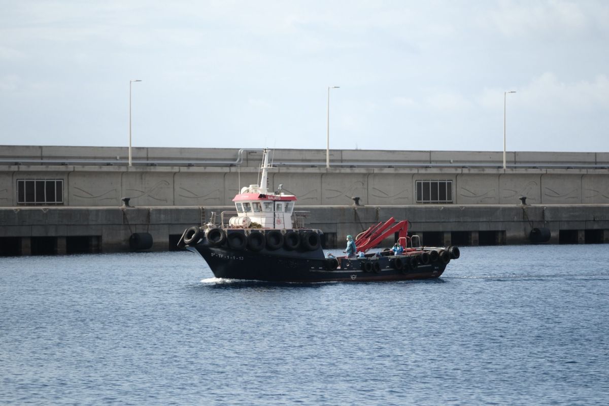 Comienza el desembarco de los primeros pasajeros del MV Hondius