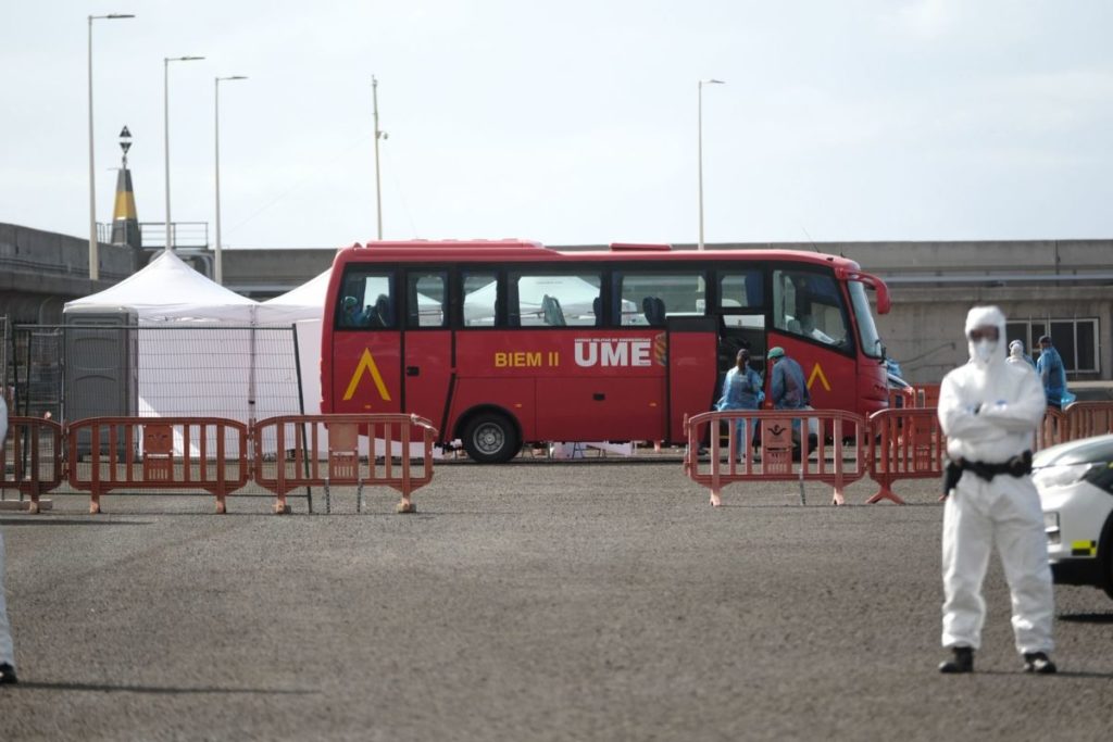 Los 14 pasajeros españoles del crucero MV Hondius ya se dirigen al aeropuerto Tenerife Sur