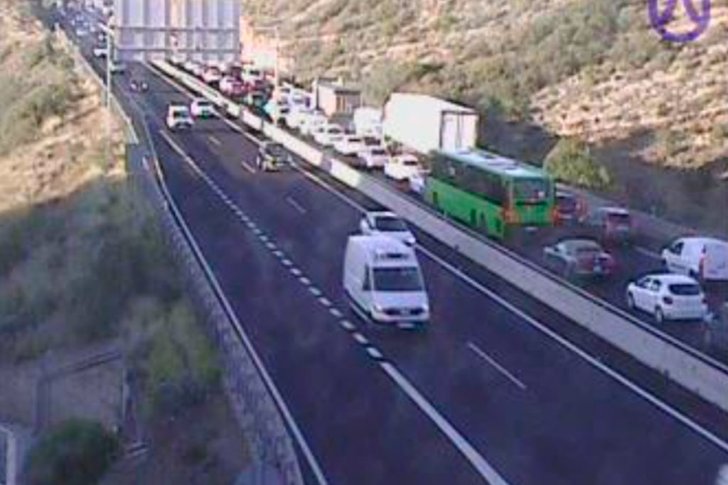 Accidente múltiple en la TF-1: avisan de importantes retenciones