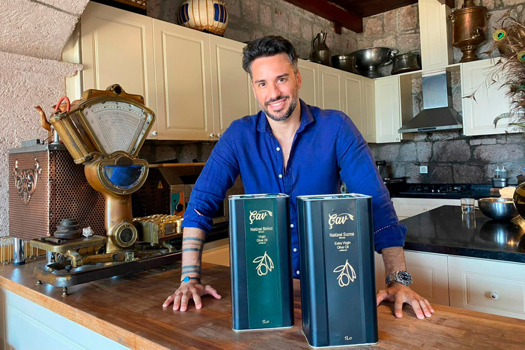 Adrián Casanova, el tinerfeño que lleva 11 años viviendo en Turquía y vende aceite de oliva: “En Canarias damos mucha prioridad al ocio”