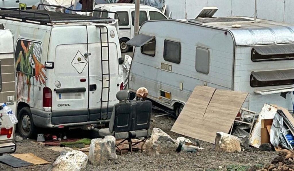 Los alquileres y la falta de viviendas empujan a los trabajadores del sur de Tenerife a vivir en autocaravanas