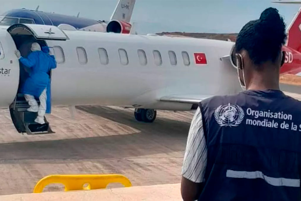 Un avi&oacute;n con dos pasajeros infectados por hantavirus aterriza en Gran Canaria tras negarse Marruecos