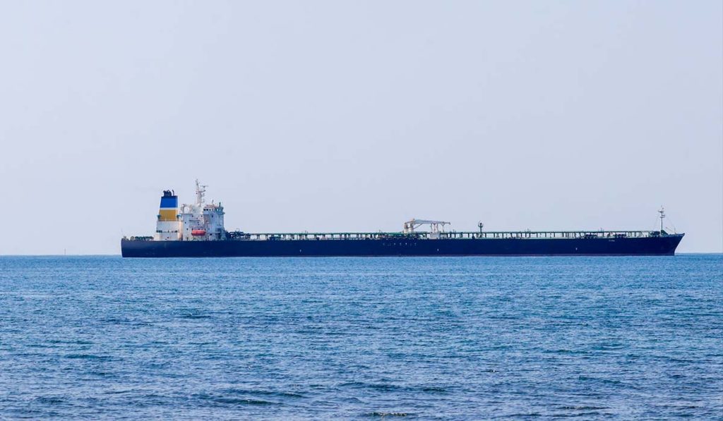 El Gobierno reconoce el riesgo de la ‘flota fantasma’ rusa: 50 barcos detectados junto a Canarias cada semana