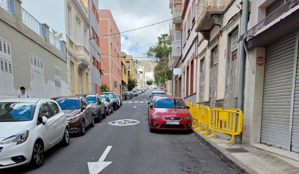 Tapiada la casa de los 'okupas' de Santa Cruz de Tenerife que usaban como criadero ilegal de animales