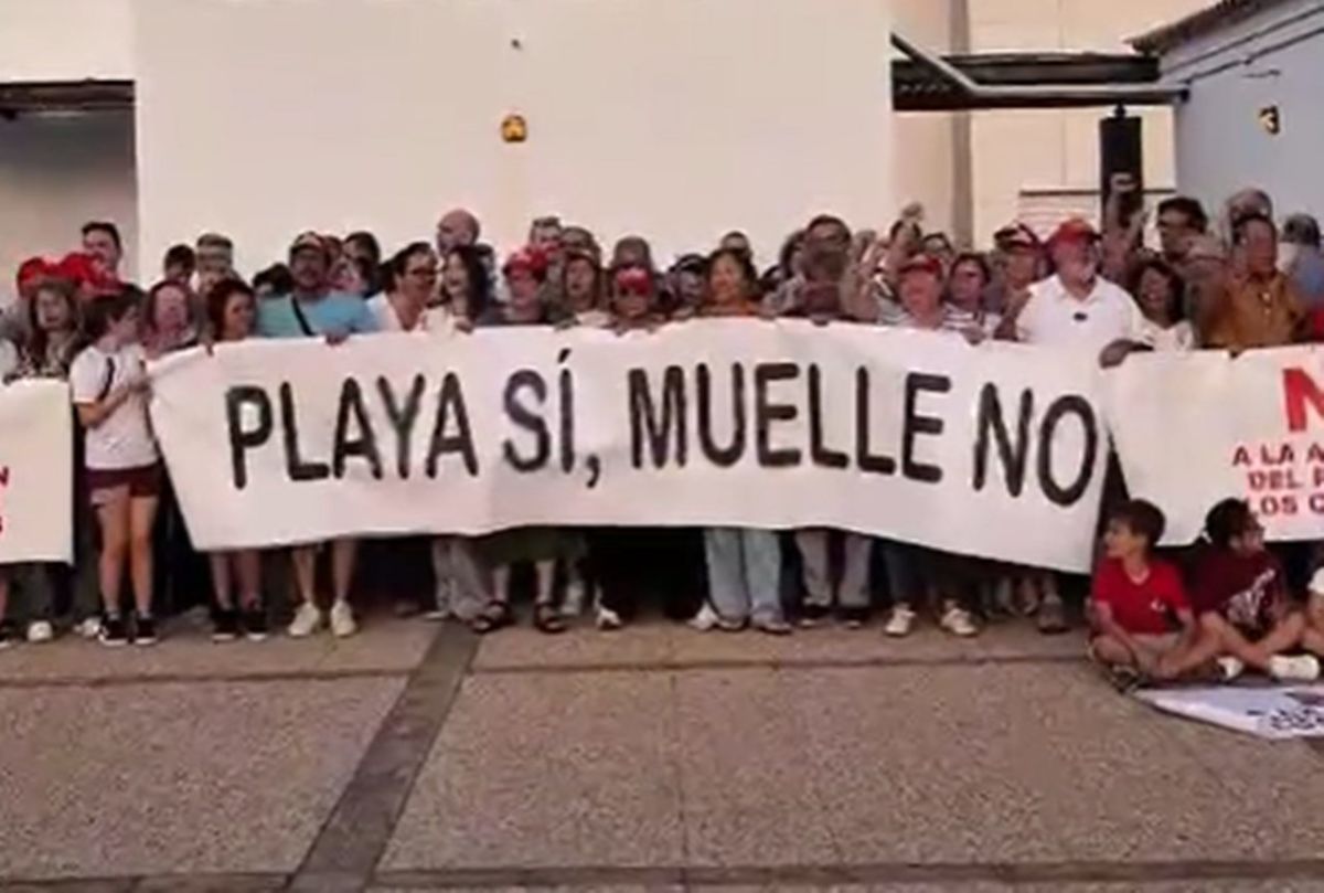 Los ‘gorras rojas’ saldrán a la calle para protestar contra la ampliación del puerto de Los Cristianos