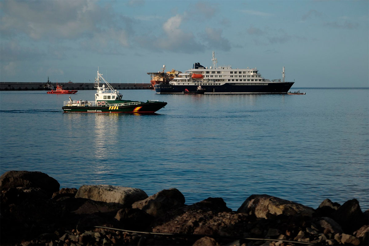 El MV Hondius llega al puerto tinerfeño de Granadilla