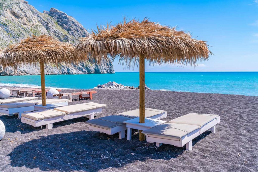 Grecia da una lecci&oacute;n a Espa&ntilde;a: proh&iacute;be sombrillas y tumbonas en 251 playas