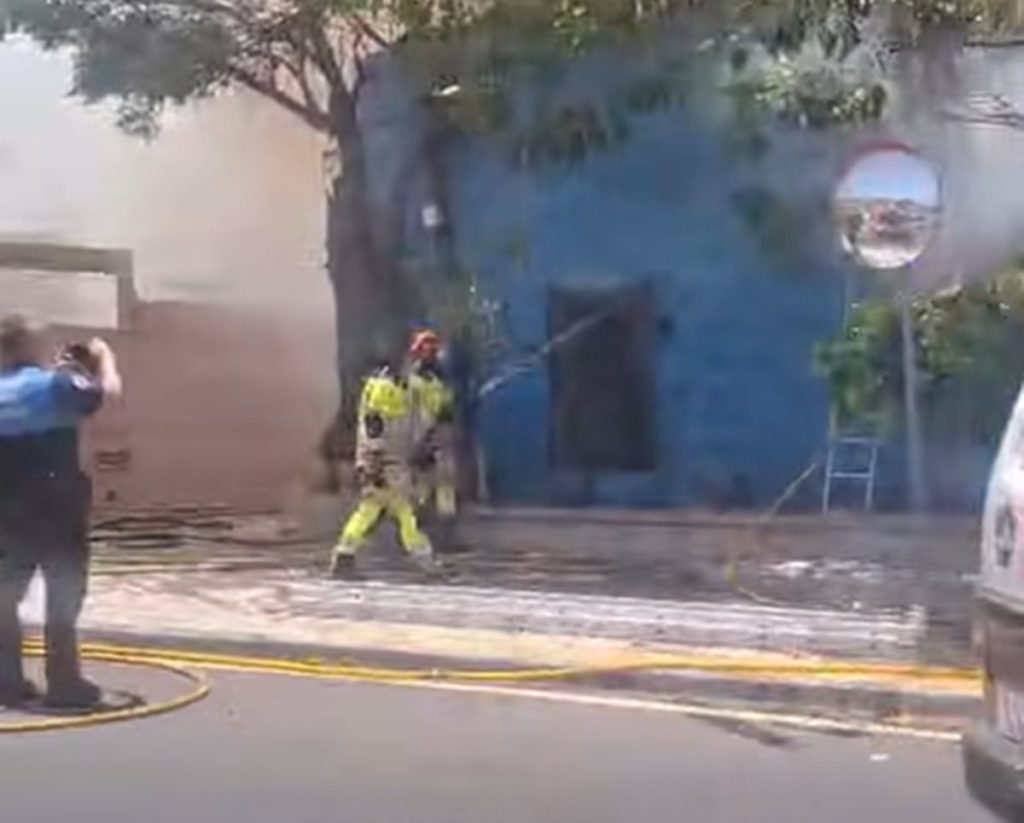 Conato de incendio en G&uuml;&iacute;mar: los bomberos trabajan en el lugar