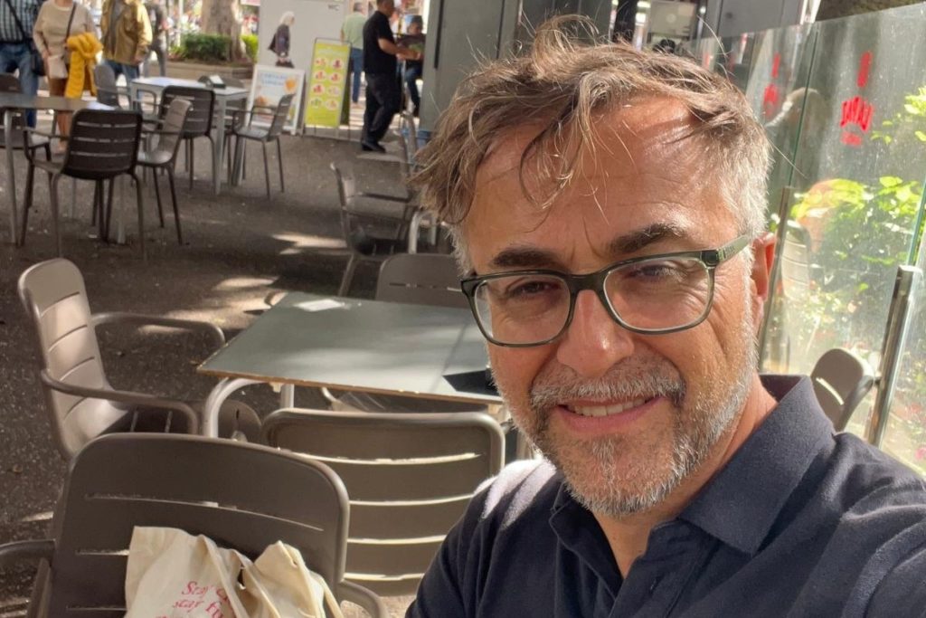 Rafael-José Díaz: “Escribir un relato no es en mi caso un acto voluntario, es un impulso; no puedo empezar, dejarlo y seguir mañana; entonces ya seré otro”
