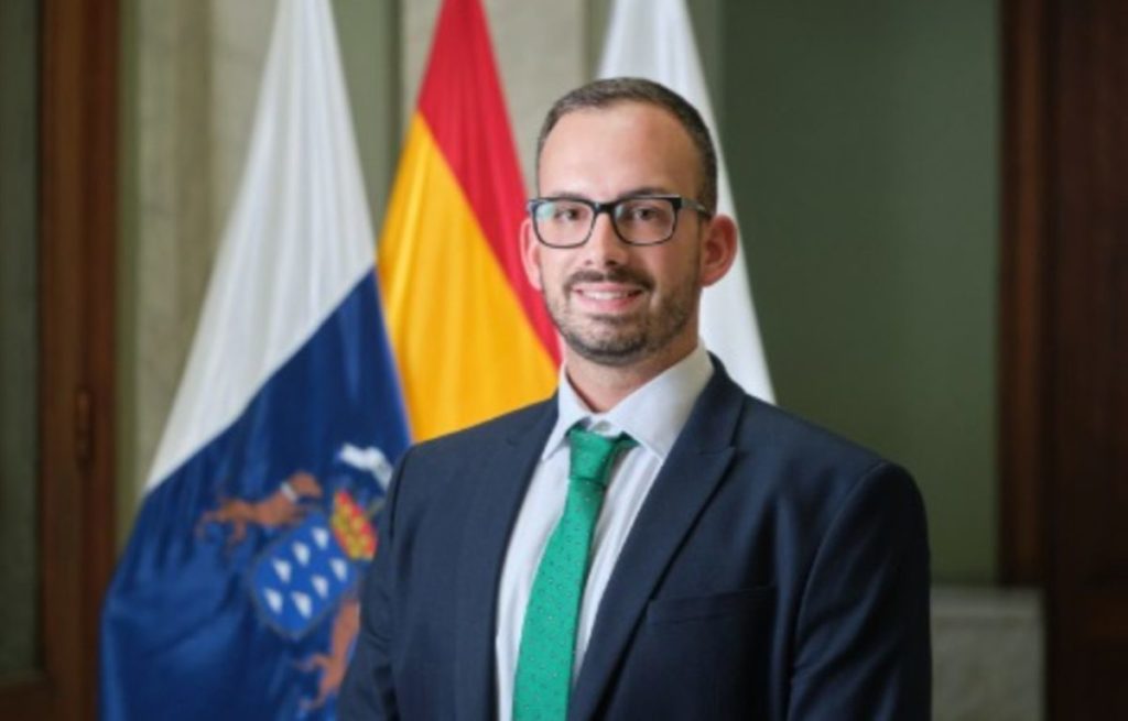 El concejal de Obras de Santa Cruz de Tenerife, Javier Rivero, usa la IA para responder a Vox sobre la calle La Rosa