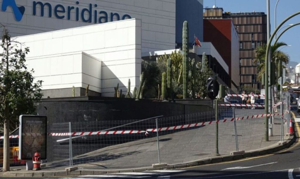 Obras en la esquina del Centro Comercial Meridiano. | DA