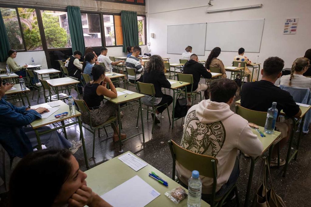 Canarias abre nuevas listas de empleo p&uacute;blico para docentes en 7 sectores: requisitos y c&oacute;mo inscribirse