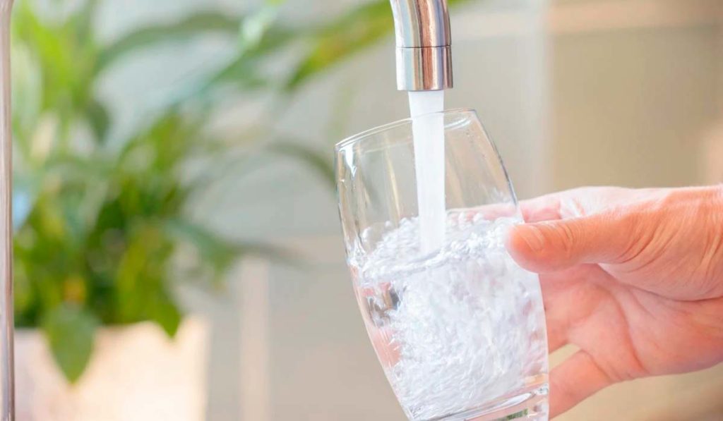 Santa Cruz controlará la calidad del agua con vehículos 'cero emisiones': así se vigilará lo que bebes hasta 2028