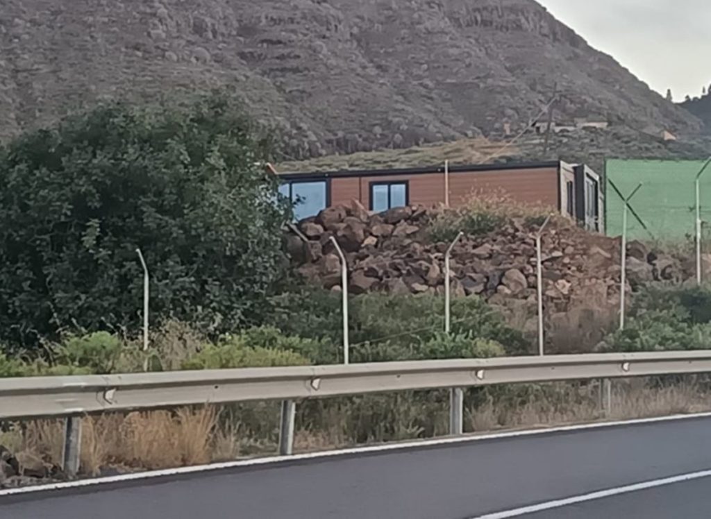 Denuncian la construcción de una vivienda ilegal en suelo protegido en Arona
